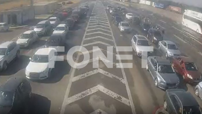 Automobili čekaju dva sata